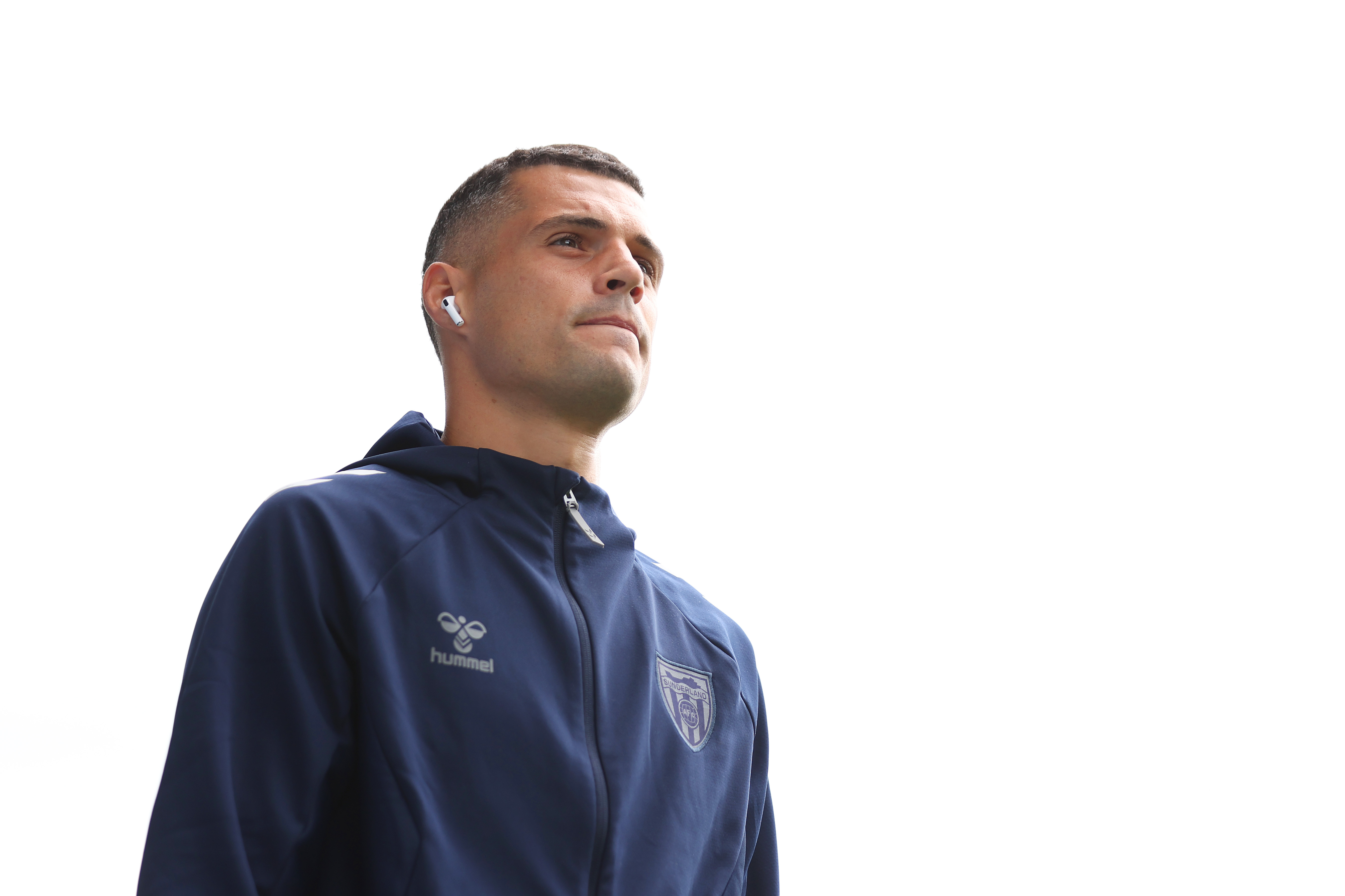 Sunderland's Premier League match at the Stadium of Light on Saturday is set to be a big one for them. After a memorable 3-0 win over West Ham last week, they lost 0-2 away to Burnley and would like to put that result behind them as just another bad day. Régis Le Bris' side will be looking to make the most of playing in front of their home fans, as Sunderland's army of supporters always puts pressure on the opposition. Against a disciplined side like Brentford, Sunderland will be aiming to get hold of the ball from the start and showcase the potential of their new players.4-3-3 Predicted Sunderland Starting Lineup Against Brentford Defence: Sunderland are expected to field a 4-3-3 formation. Although injuries to Dan Ballard, Luke O'Nien and Aji Alese have posed a challenge for the team, the coach has lined up a number of options to balance the backline. Robin Roefs will be responsible for the goalkeeper position. Trai Hume will contribute with his energy and overlapping runs at right full-back, while Reinildo Mandava will provide balance to both defence and attack on the left. Nordi Mukiele and Omar Alderete will be seen as the centre-back duo, who will try to stop Brentford's strikers with their physical strength and aerial dominance. Jenson Seelt will also be present on the bench as an alternative option.  Midfield: The midfield will be very important for Sunderland in this match. In a 4-3-3 formation, Granit Xhaka will stand deep with his experience to strengthen the defence. Habib Diarra and Noah Sadiki can be seen playing with him, who bring different qualities to the midfield. Diarra's agility and tireless running will provide a constant energy to the team, while Sadiki's ability to break up play and win the ball back can disrupt Brentford's passing moves. This trio will not only be able to pick up the ball, but also control it and get it to the forwards at the right time. With Xhaka's experience and the pace of the other two, Sunderland will hope to dictate the game from midfield. Attack: The attacking line is expected to be Sunderland's biggest strength. Eliezer Mayenda, who scored his first Premier League goal of the season, will start as a centre-forward and will be expected to score the most goals. On the right wing, Chemsdine Talbi's pace and dribbling skills will help break down the opposition defence, while on the left, Simon Adingra will create chances with his creativity and sharp moves. This front three will look to spread the Brentford defenders wide and create space in the penalty box. New signings like Marc Guiu can be used as a last-minute substitute by coach Régis Le Bris. This attacking setup for Sunderland increases their chances of winning at home, especially when the entire stadium is standing with the team.