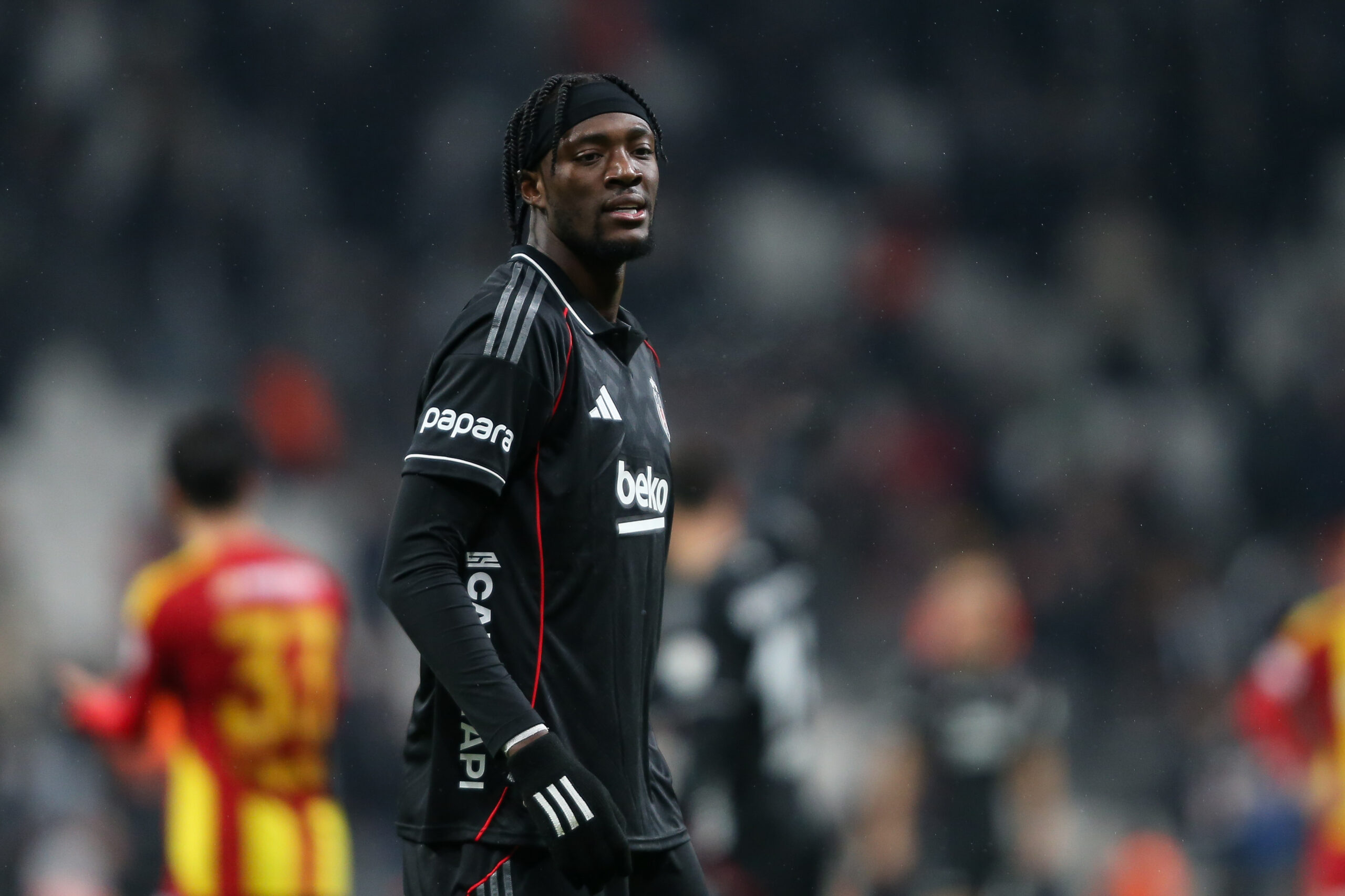 Aston Villa are “desperate” to secure the signing of Tammy Abraham after letting Donyell Malen leave