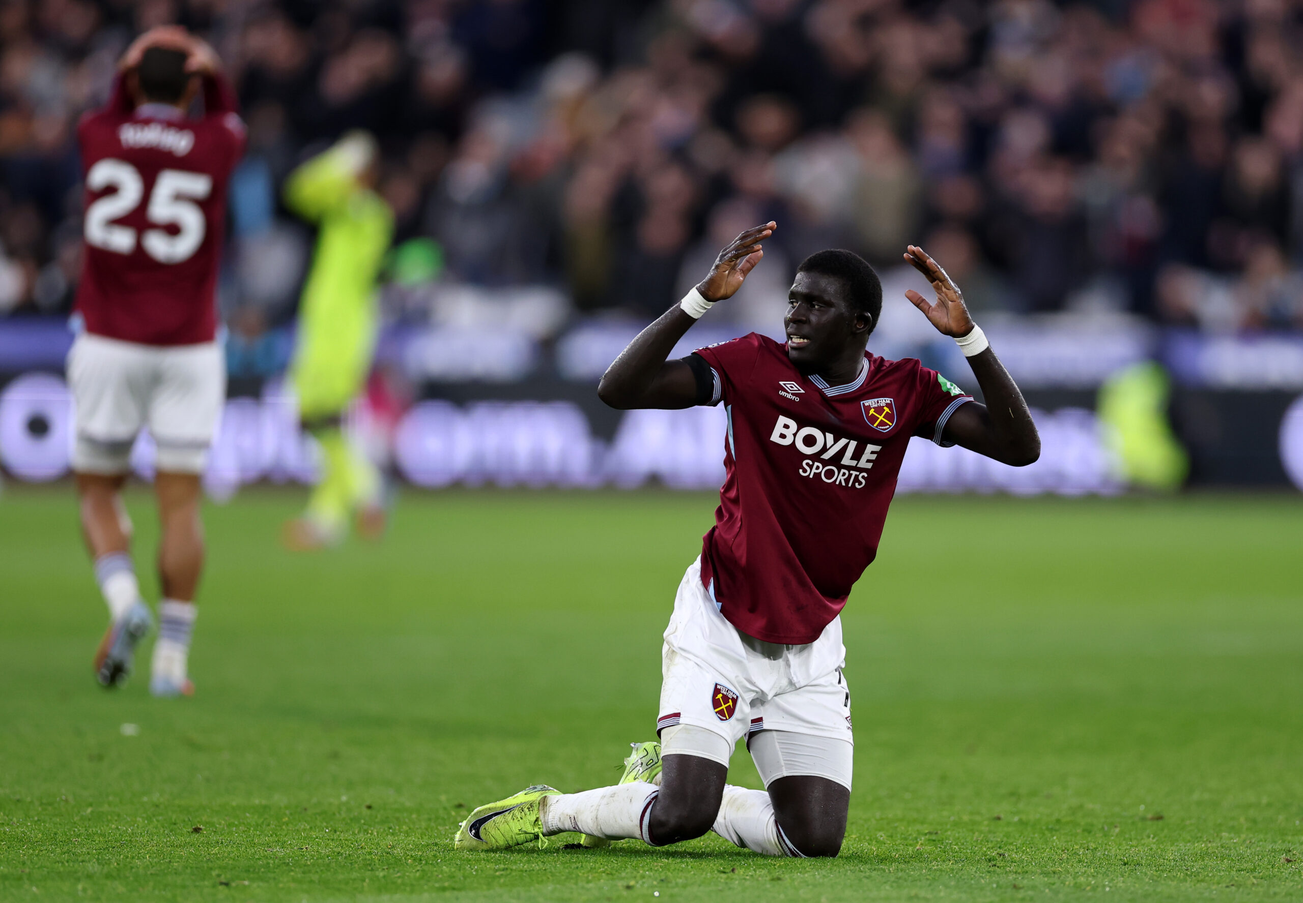West Ham United Might Be Forced To Sell This Defender: What Should Be The Future Plan?