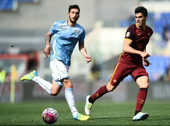 Roma's midfielder from Argentina Diego Perotti (R) vies with Lazio's defender from Netherlands Stefan de Vrij during the Italian Serie A football match Lazio vs AS Roma at the Olympic stadium in Rome on April 3, 2016     / AFP / FILIPPO MONTEFORTE        (Photo credit should read FILIPPO MONTEFORTE/AFP/Getty Images)
