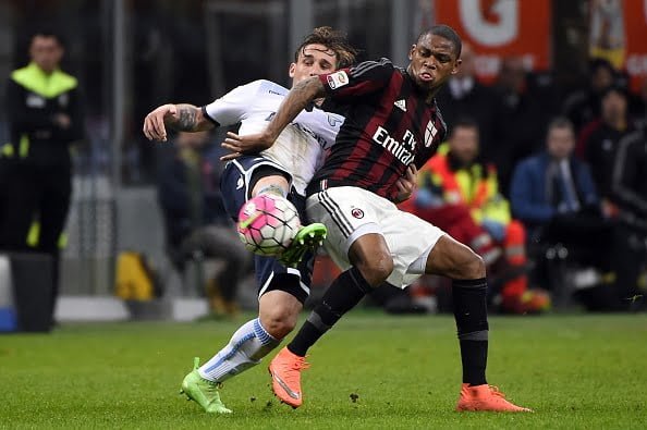 AC Milan's Brazilian forward Luiz Adriano (R) vies for the ball with Lazio's Argentinan midfielder  Lucas Biglia during the Italian Serie A football match between AC Milan and Lazio on March 20, 2016 at the San Siro Stadium stadium in Milan.  / AFP / OLIVIER MORIN        (Photo credit should read OLIVIER MORIN/AFP/Getty Images)