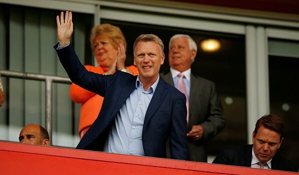 ROTHERHAM, ENGLAND - JULY 23: David Moyes, the Sunderland manager waves to the fans during a Pre-Season Friendly match between Rotherham United and Sunderland at AESSEAL New York Stadium on July 23, 2016 in Rotherham, England. (Photo by Lynne Cameron/Getty Images)