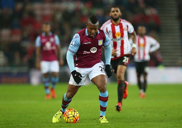 SUNDERLAND, ENGLAND - JANUARY 02:  Adama Traore of Aston Villa controls the ball during the match between Sunderland and Aston Villa at The Stadium of Light on January 02, 2016 in Sunderland, England. (Photo by Ian MacNicol/Getty images)