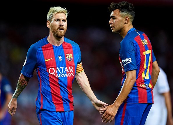 SEVILLE, SPAIN - AUGUST 14:  Lionel Messi of FC Barcelona (L) shake hands with his team mate Munir El Haddadi of FC Barcelona (R) during the match between Sevilla FC vs FC Barcelona as part of the Spanish Super Cup Final 1st Leg  at Estadio Ramon Sanchez Pizjuan on August 14, 2016 in Seville, Spain.  (Photo by Aitor Alcalde/Getty Images)