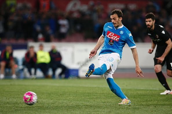 Napoli's Italian forward Manolo Gabbiadini scores a penalty during the Italian Serie A football match SSC Napoli vs Bologna FC on April 19, 2016 at the San Paolo stadium in Naples.  / AFP / CARLO HERMANN        (Photo credit should read CARLO HERMANN/AFP/Getty Images)