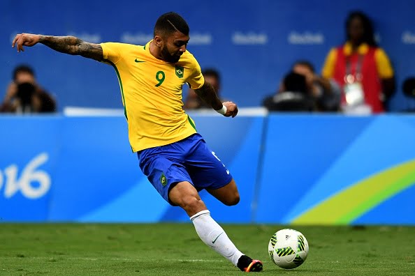 Brazil's player Gabriel Barbosa kicks the ball during the Rio 2016 Olympic Games Men's First Round Group A football match against Iraq, at the Mane Garrincha Stadium in Brasilia on August 7, 2016. / AFP / EVARISTO SA        (Photo credit should read EVARISTO SA/AFP/Getty Images)