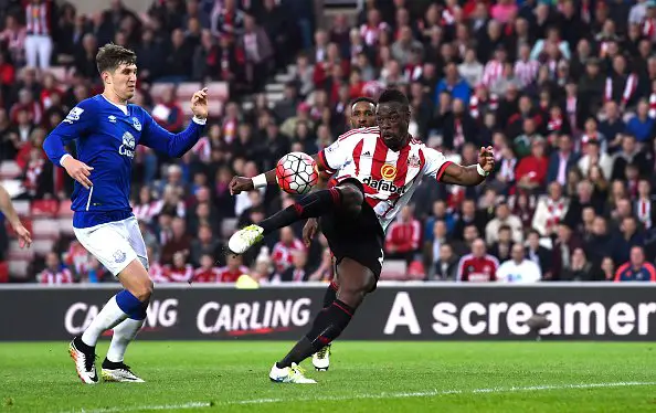SUNDERLAND, ENGLAND - MAY 11: Lamine Kone of Sunderland scores his team's second goal during the Barclays Premier League match between Sunderland and Everton at the Stadium of Light on May 11, 2016 in Sunderland, England.  (Photo by Stu Forster/Getty Images)