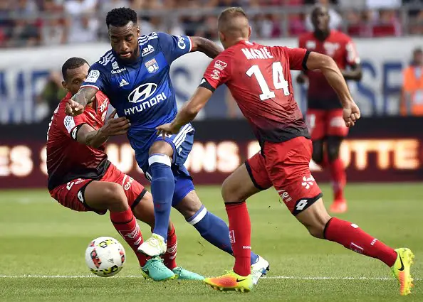 Lyon's French forward Alexandre Lacazette (C) vies with Dijon's French defender Yunis Abdelhamid (L) and Dijon's French midfielder Jordan Marie (R) during the French L1 football match between Dijon FCO and Olympique Lyonnais on August 27, 2016, at the Gaston Gerard stadium in Dijon, eastern France. / AFP / PHILIPPE DESMAZES        (Photo credit should read PHILIPPE DESMAZES/AFP/Getty Images)