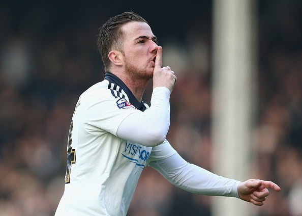 LONDON, ENGLAND - MARCH 12:  Ross McCormack of Fulham celebrates scoring his team's first goal during the Sky Bet Championship match between Fulham and Bristol City at Craven Cottage on March 12, 2016 in London, United Kingdom.  (Photo by Harry Engels/Getty Images)