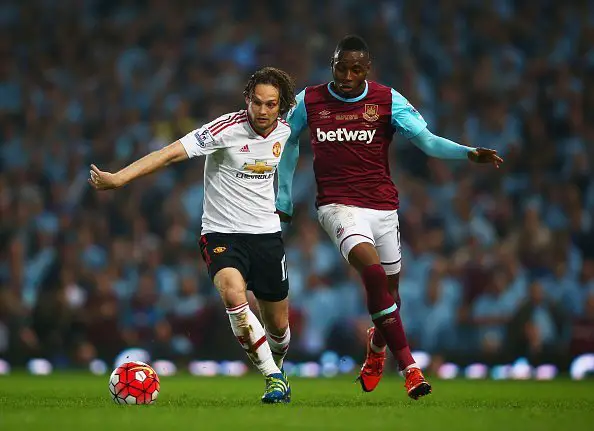 LONDON, ENGLAND - MAY 10:  Daley Blind of Manchester United holds off Diafra Sakho of West Ham United  during the Barclays Premier League match between West Ham United and Manchester United at the Boleyn Ground on May 10, 2016 in London, England. West Ham United are playing their last ever home match at the Boleyn Ground after their 112 year stay at the stadium. The Hammers will move to the Olympic Stadium for the 2016-17 season.  (Photo by Paul Gilham/Getty Images)