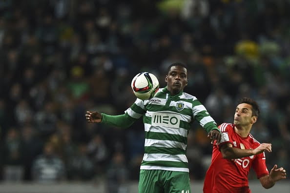 Sporting's midfielder William Silva de Carvalho (L) vies with Benfica's Brazilian forward Jonas Oliveira during the Portuguese league football match Sporting CP vs SL Benfica at Alvalade stadium on February 8, 2015. AFP PHOTO/ PATRICIA DE MELO MOREIRA        (Photo credit should read PATRICIA DE MELO MOREIRA/AFP/Getty Images)
