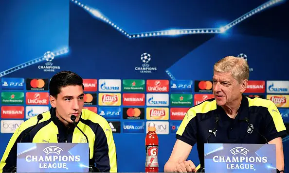 Arsenal's French manager Arsene Wenger (R) and Arsenal's Spanish defender Hector Bellerin give a press conference on the eve of the team's UEFA Champions League football match against Paris Saint-Germain (PSG), on September 12, 2016 at the Parc des Princes stadium in Paris. / AFP / FRANCK FIFE        (Photo credit should read FRANCK FIFE/AFP/Getty Images)