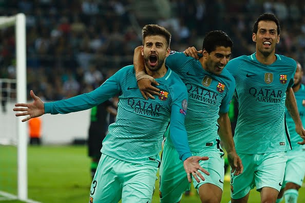 Barcelona's defender Gerard Pique (L) celebrates scoring the 1-2 goal with his teammates Uruguayan forward Luis Suarez and midfielder Sergio Busquets during the UEFA Champions League first-leg group C football match between Borussia Moenchengladbach and FC Barcelona at the Borussia Park in Moenchengladbach, western Germany on September 28, 2016. / AFP / Odd ANDERSEN        (Photo credit should read ODD ANDERSEN/AFP/Getty Images)
