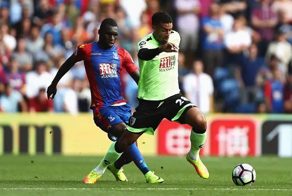 LONDON, ENGLAND - AUGUST 27:  Lewis Grabban of AFC Bournemouth takes the ball away from Christian Benteke of Crystal Palace during the Premier League match between Crystal Palace and AFC Bournemouth at Selhurst Park on August 27, 2016 in London, England.  (Photo by Bryn Lennon/Getty Images)