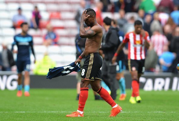 SUNDERLAND, ENGLAND - AUGUST 21: Jermain Defoe of Sunderland leaves the field dejected after the Premier League match between Sunderland and Middlesbrough at Stadium of Light on August 21, 2016 in Sunderland, England.  (Photo by Mark Runnacles/Getty Images)