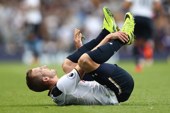 LONDON, ENGLAND - SEPTEMBER 18: Harry Kane of Tottenham Hotspur goes down injured during the Premier League match between Tottenham Hotspur and Sunderland at White Hart Lane on September 18, 2016 in London, England.  (Photo by Julian Finney/Getty Images)