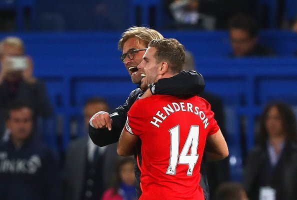 LONDON, ENGLAND - SEPTEMBER 16: Jurgen Klopp, Manager of Liverpool and Jordan Henderson of Liverpool celebrate victory in the Premier League match between Chelsea and Liverpool at Stamford Bridge on September 16, 2016 in London, England.  (Photo by Clive Rose/Getty Images)