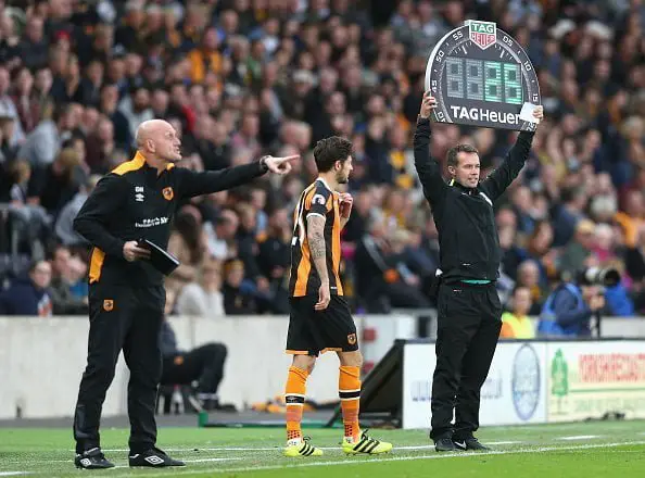 HULL, ENGLAND - SEPTEMBER 17: Ryan Mason of Hull City gets ready to come onto the pitch during the Premier League match between Hull City and Arsenal at KCOM Stadium on September 17, 2016 in Hull, England.  (Photo by Alex Morton/Getty Images)