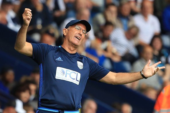 West Bromwich Albion's Welsh head coach Tony Pulis gestures from the touchline during the English Premier League football match between West Bromwich Albion and Middlesbrough at The Hawthorns stadium in West Bromwich, central England, on August 28, 2016.
 / AFP / Lindsey PARNABY / RESTRICTED TO EDITORIAL USE. No use with unauthorized audio, video, data, fixture lists, club/league logos or 'live' services. Online in-match use limited to 75 images, no video emulation. No use in betting, games or single club/league/player publications.  /         (Photo credit should read LINDSEY PARNABY/AFP/Getty Images)