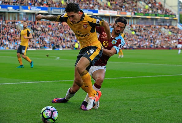 Arsenal's Spanish defender Hector Bellerin (L) vies with Burnley's Scottish midfielder George Boyd during the English Premier League football match between Burnley and Arsenal at Turf Moor in Burnley, north west England on October 2, 2016. / AFP / Lindsey PARNABY / RESTRICTED TO EDITORIAL USE. No use with unauthorized audio, video, data, fixture lists, club/league logos or 'live' services. Online in-match use limited to 75 images, no video emulation. No use in betting, games or single club/league/player publications.  /         (Photo credit should read LINDSEY PARNABY/AFP/Getty Images)