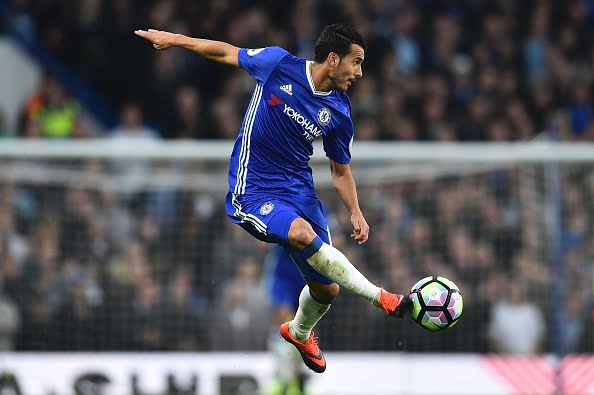 Chelsea's Spanish midfielder Pedro controls the ball during the English Premier League football match between Chelsea and Manchester United at Stamford Bridge in London on October 23, 2016. / AFP / GLYN KIRK / RESTRICTED TO EDITORIAL USE. No use with unauthorized audio, video, data, fixture lists, club/league logos or 'live' services. Online in-match use limited to 75 images, no video emulation. No use in betting, games or single club/league/player publications.  /         (Photo credit should read GLYN KIRK/AFP/Getty Images)