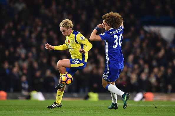 Everton's English midfielder Tom Davies (L) vies with Chelsea's Brazilian defender David Luiz during the English Premier League football match between Chelsea and Everton at Stamford Bridge in London on November 5, 2016.
Chelsea won the game 5-0. / AFP / Glyn KIRK / RESTRICTED TO EDITORIAL USE. No use with unauthorized audio, video, data, fixture lists, club/league logos or 'live' services. Online in-match use limited to 75 images, no video emulation. No use in betting, games or single club/league/player publications.  /         (Photo credit should read GLYN KIRK/AFP/Getty Images)