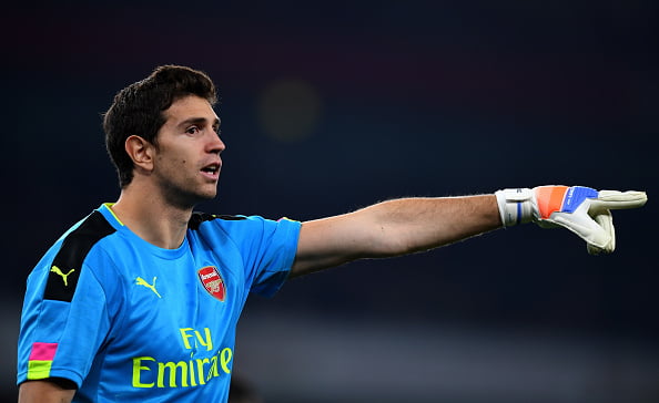 LONDON, ENGLAND - OCTOBER 25:  Emiliano Martinez of Arsenal in action during the EFL Cup fourth round match between Arsenal and Reading at Emirates Stadium on October 25, 2016 in London, England.  (Photo by Michael Regan/Getty Images)