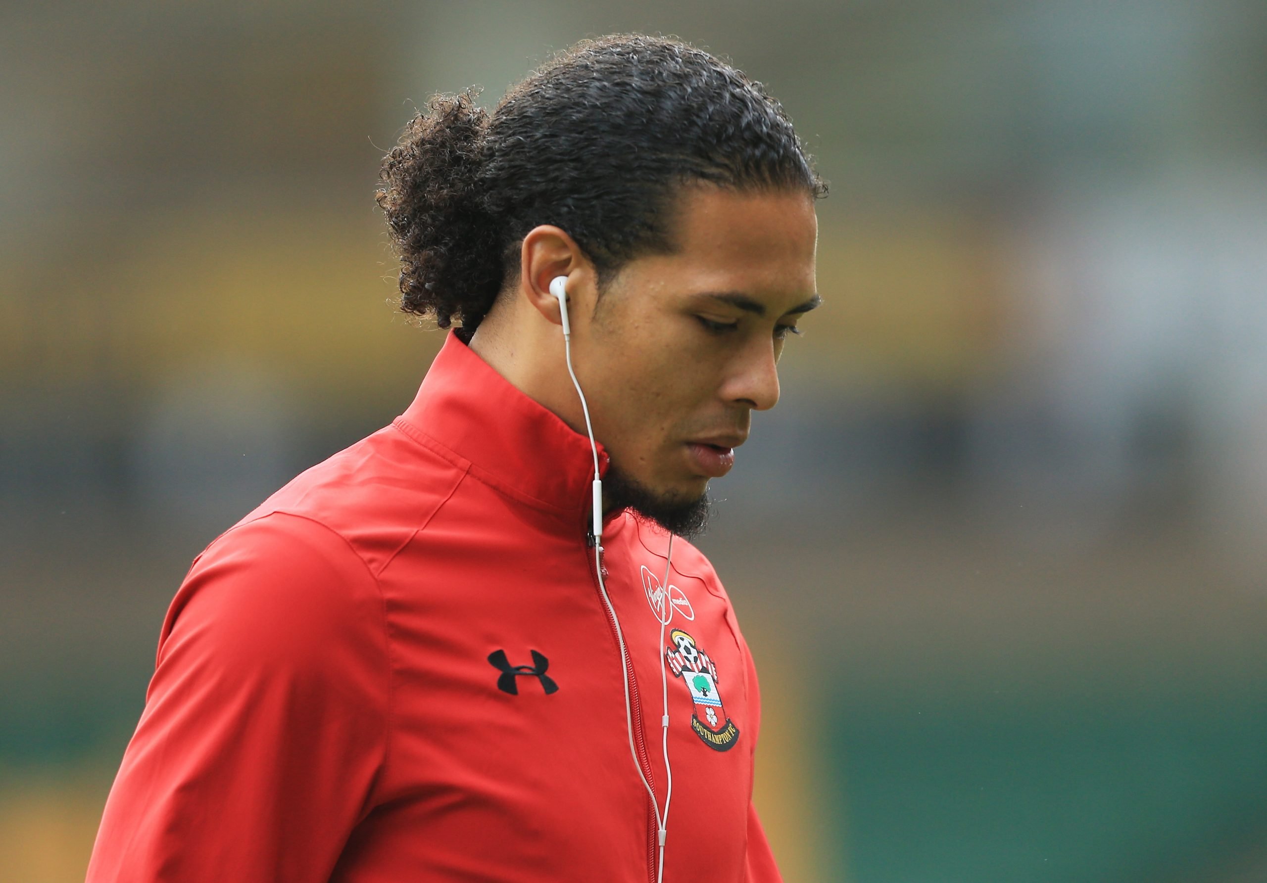 NORWICH, ENGLAND - JANUARY 07:  Virgil van Dijk of Southampton looks on during the Emirates FA Cup Third Round match between Norwich City and Southampton at Carrow Road on January 7, 2017 in Norwich, England.  (Photo by Stephen Pond/Getty Images)