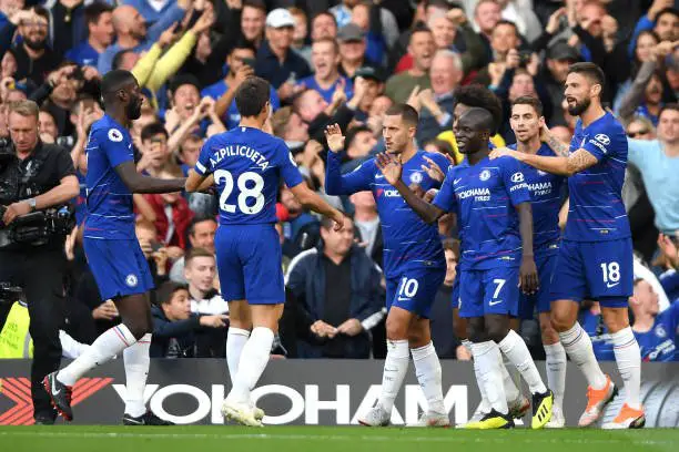 LONDON, ENGLAND - SEPTEMBER 29:  Eden Hazard of Chelsea celebrates with teammates after scoring the opening goal during the Premier League match between Chelsea FC and Liverpool FC at Stamford Bridge on September 29, 2018 in London, United Kingdom.  (Photo by Mike Hewitt/Getty Images)