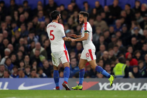LONDON, ENGLAND - NOVEMBER 04:  Andros Townsend of Crystal Palace celebrates with teammate James Tomkins after scoring his team's first goal during the Premier League match between Chelsea FC and Crystal Palace at Stamford Bridge on November 4, 2018 in London, United Kingdom.  (Photo by Richard Heathcote/Getty Images)