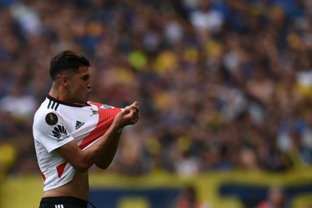 River Plate's Exequiel Palacios celebrates after teammate Lucas Pratto (out of frame) scored their team's first goal against Boca Juniors, during their first leg match of the all-Argentine Copa Libertadores final, at La Bombonera stadium in Buenos Aires, on November 11, 2018. - River Plate twice came from behind to snatch a 2-2 draw with fierce rivals Boca Juniors in first leg of their weather-delayed 'Superclasico' Copa Libertadores final on Sunday. (Photo by Eitan ABRAMOVICH / AFP)        (Photo credit should read EITAN ABRAMOVICH/AFP/Getty Images)
