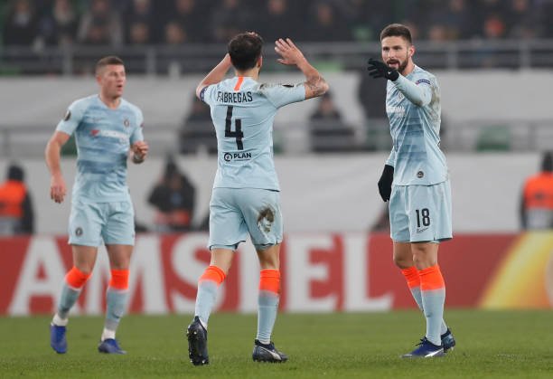 BUDAPEST, HUNGARY - DECEMBER 13: (r-l) Olivier Giroud of Chelsea FC celebrates his goal with Cesc Fabregas of Chelsea FC next to Ross Barkley of Chelsea FC during the UEFA Europa League Group Stage Match between Vidi FC and Chelsea FC at Ferencvaros Stadium on December 13, 2018 in Budapest, Hungary. (Photo by Laszlo Szirtesi/Getty Images)