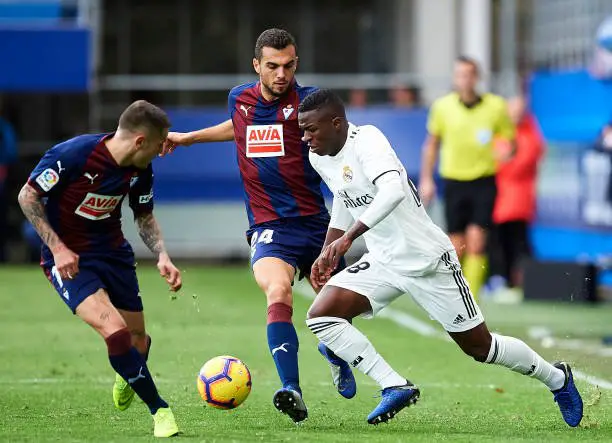 Real Madrid's Vinicius catching the attention of Manchester United (Vinicius Junior is in action in the photo)