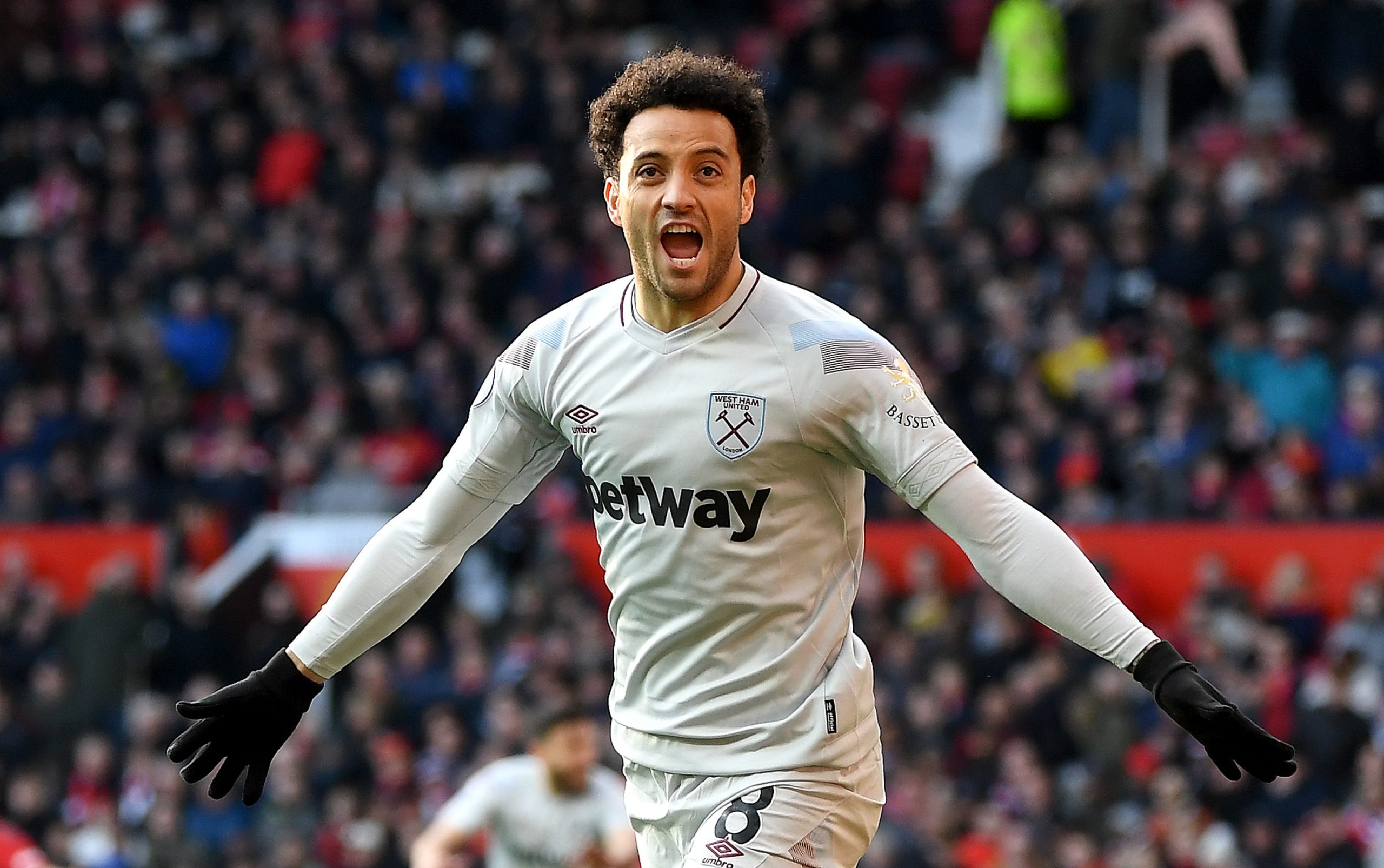 MANCHESTER, ENGLAND - APRIL 13: Felipe Anderson of West Ham United celebrates after scoring his team's first goal during the Premier League match between Manchester United and West Ham United at Old Trafford on April 13, 2019 in Manchester, United Kingdom. (Photo by Gareth Copley/Getty Images)