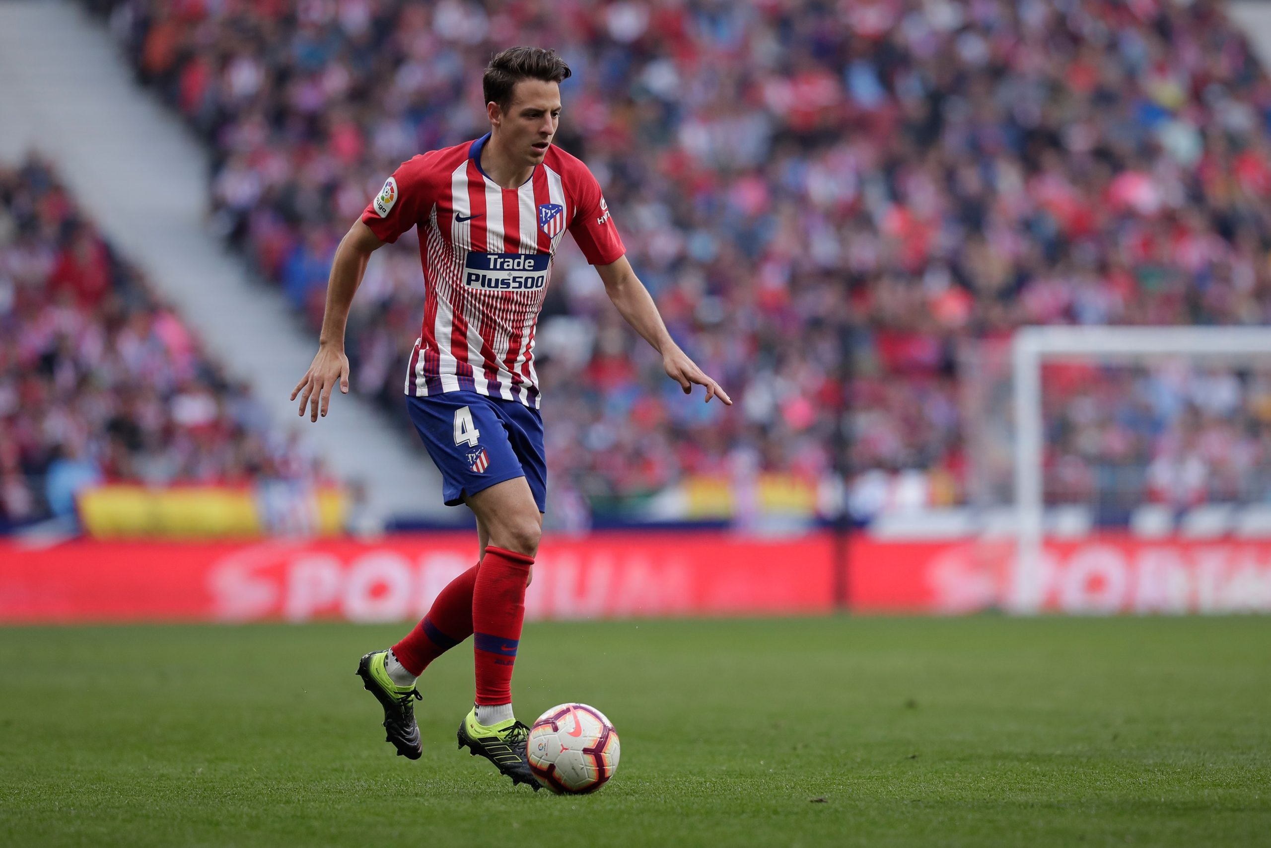 MADRID, SPAIN - FEBRUARY 24: Santiago Arias of Atletico de Madrid controls the ball during the La Liga match between  Club Atletico de Madrid and Villarreal CF at Wanda Metropolitano on February 24, 2019 in Madrid, Spain. (Photo by Gonzalo Arroyo Moreno/Getty Images)