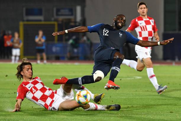 Croatia's midfielder Ivan Sunjic (L) tackles France's midfielder Jonathan Ikone during the Group C match of the U21 European Football Championships between France and Croatia on June 21, 2019 at the Olympic Stadium of Serravalle in San Marino. (Photo by Andreas SOLARO / AFP)        (Photo credit should read ANDREAS SOLARO/AFP/Getty Images)