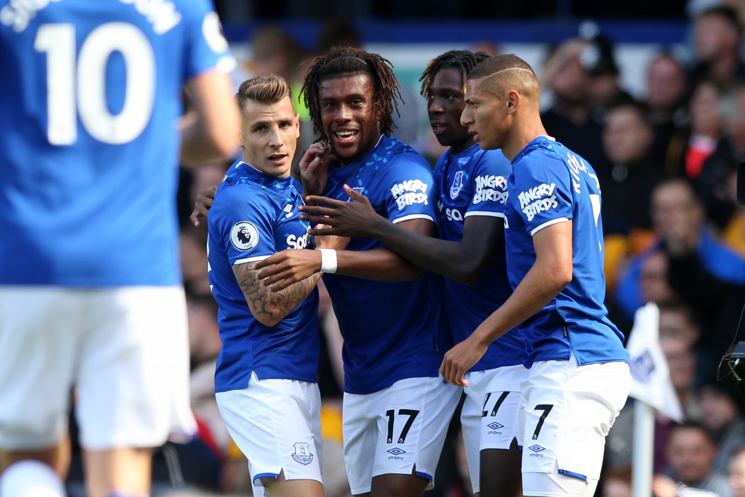 LIVERPOOL, ENGLAND - SEPTEMBER 01: Alex Iwobi of Everton celebrates with teammates after scoring his team's second goal during the Premier League match between Everton FC and Wolverhampton Wanderers at Goodison Park on September 01, 2019 in Liverpool, United Kingdom. (Photo by Jan Kruger/Getty Images)
