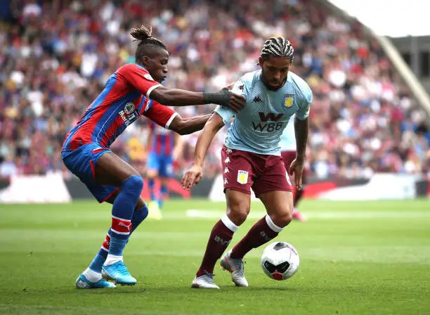 LONDON, ENGLAND - AUGUST 31: Douglas Luiz of Aston Villa is challenged by Wilfried Zaha of Crystal Palace during the Premier League match between Crystal Palace and Aston Villa at Selhurst Park on August 31, 2019 in London, United Kingdom. (Photo by Bryn Lennon/Getty Images)