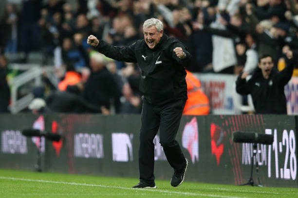 Steve Bruce, Manager of Newcastle United celebrates his teams opening goal during the Premier League match between Newcastle United and Manchester United at St. James Park on October 06, 2019 in Newcastle upon Tyne, United Kingdom. (Photo by Jan Kruger/Getty Images)