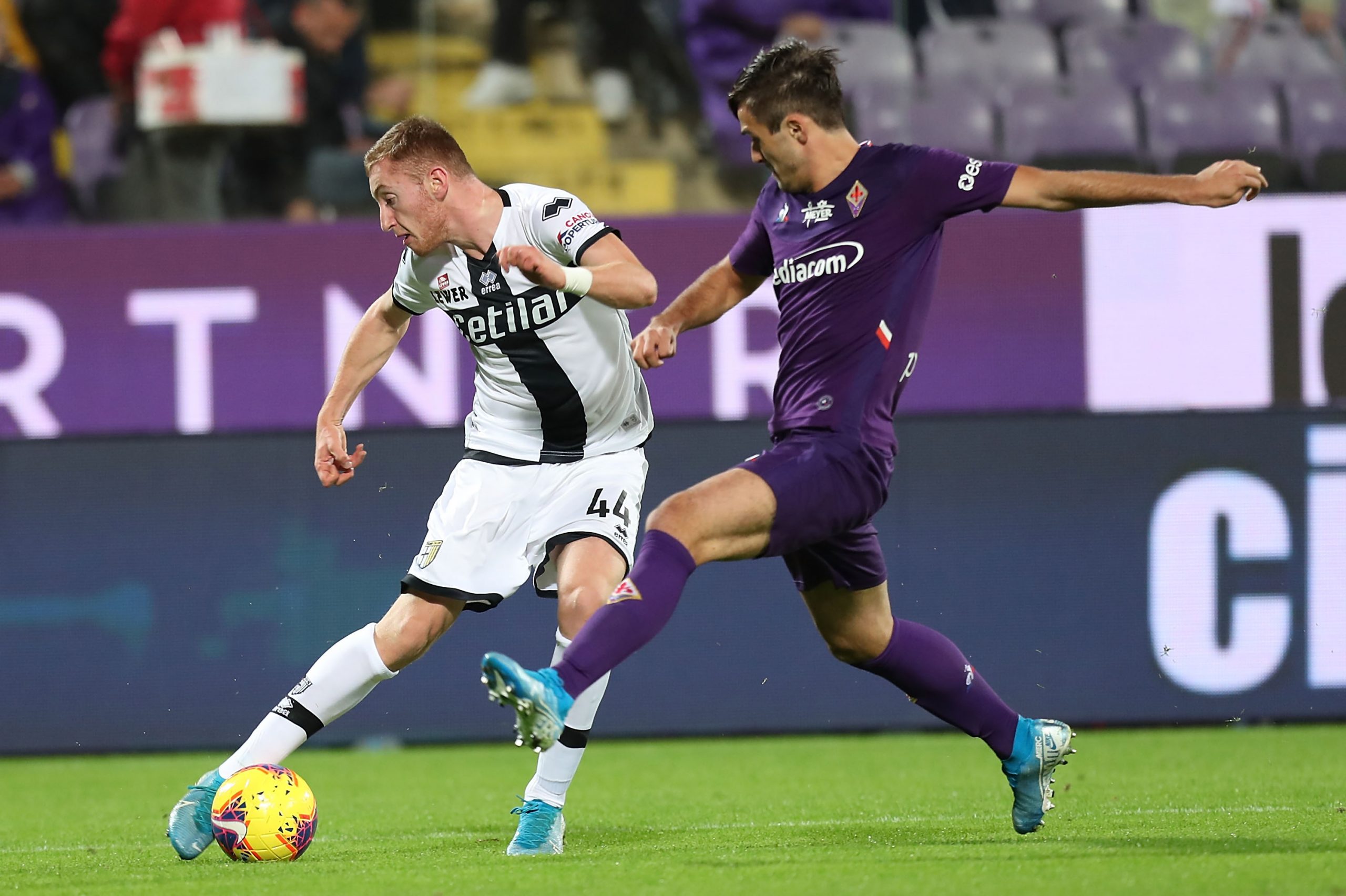 FLORENCE, ITALY - NOVEMBER 03: Luca Ranieri of ACF Fiorentina battles for the ball with Dejan Kulusevski of Parma Calcio during the Serie A match between ACF Fiorentina and Parma Calcio at Stadio Artemio Franchi on November 3, 2019 in Florence, Italy.  (Photo by Gabriele Maltinti/Getty Images)