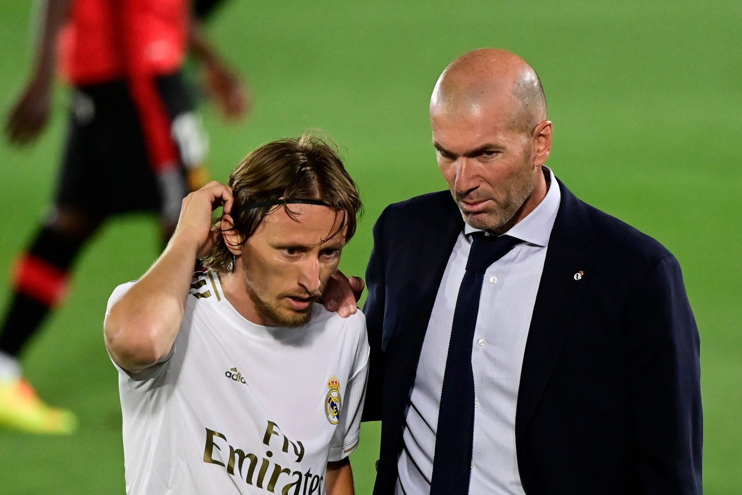 Real Madrid's French coach Zinedine Zidane talks to Real Madrid's Croatian midfielder Luka Modric during the Spanish League football match Real Madrid CF against RCD Mallorca at at the Alfredo di Stefano stadium in Valdebebas, on the outskirts of Madrid, on June 24, 2020. (Photo by JAVIER SORIANO/AFP via Getty Images)