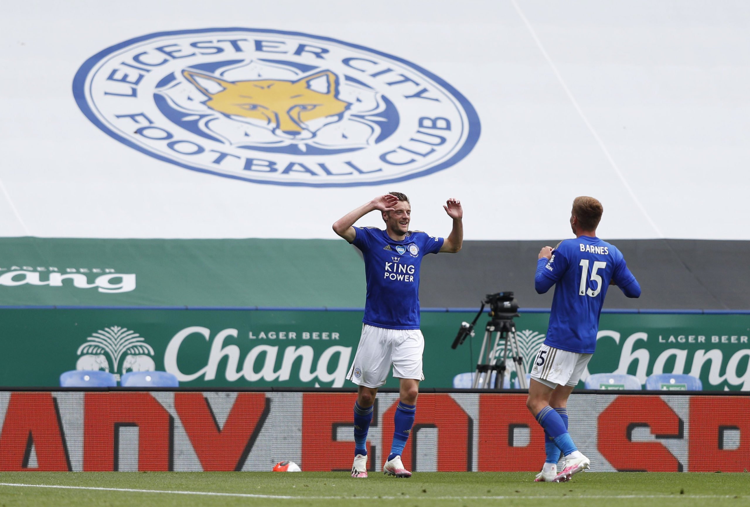 3-5-2 Leicester City Predicted Lineup Vs Arsenal (Leicester's Vardy celebrating in the photo)