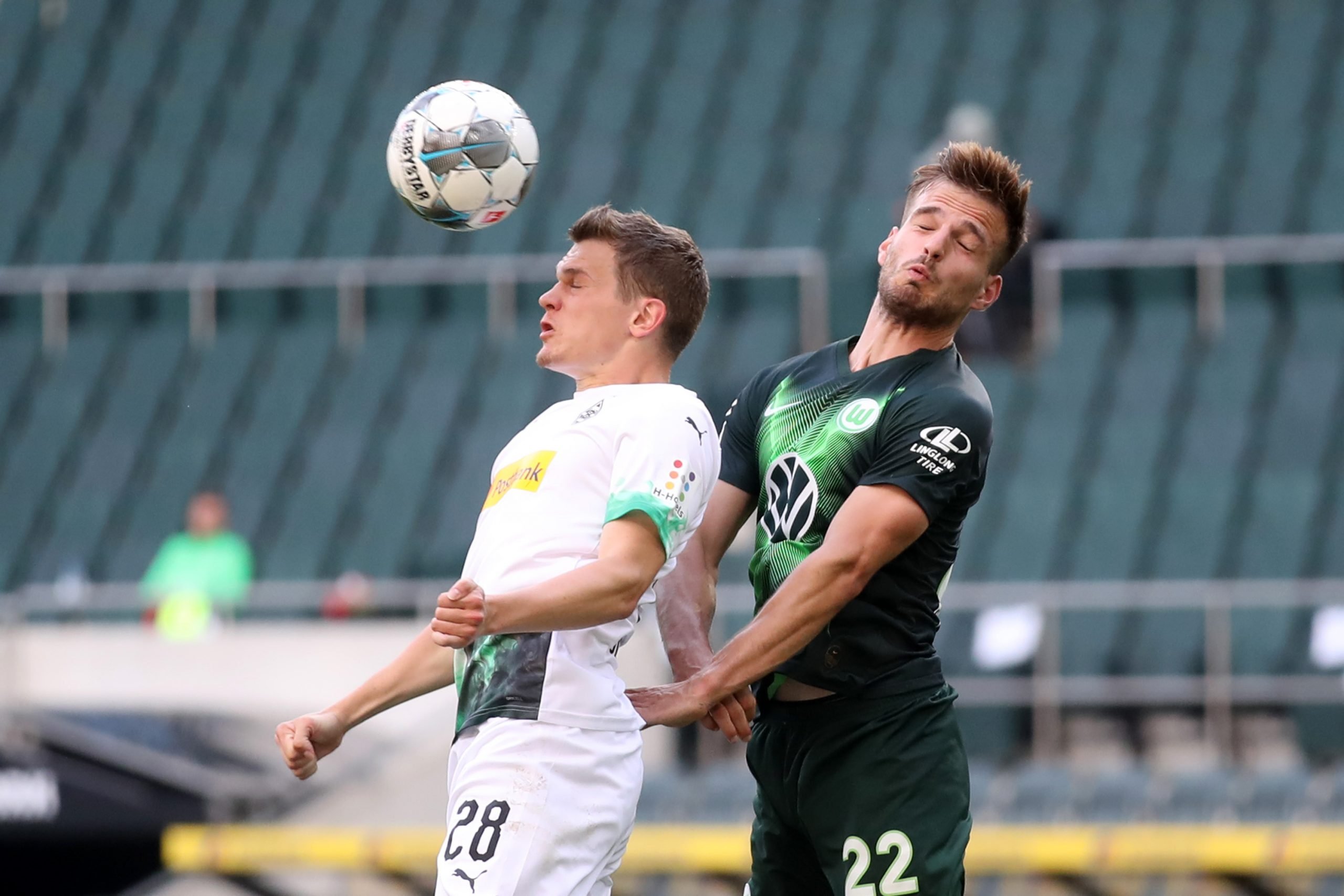 Marin Pongracic of VfL Wolfsburg and Matthias Ginter of Borussia Moenchengladbach compete for a header during the Bundesliga match between Borussia Moenchengladbach and VfL Wolfsburg at Borussia-Park on June 16, 2020 in Moenchengladbach, Germany. (Photo by Alex Grimm/Getty Images)