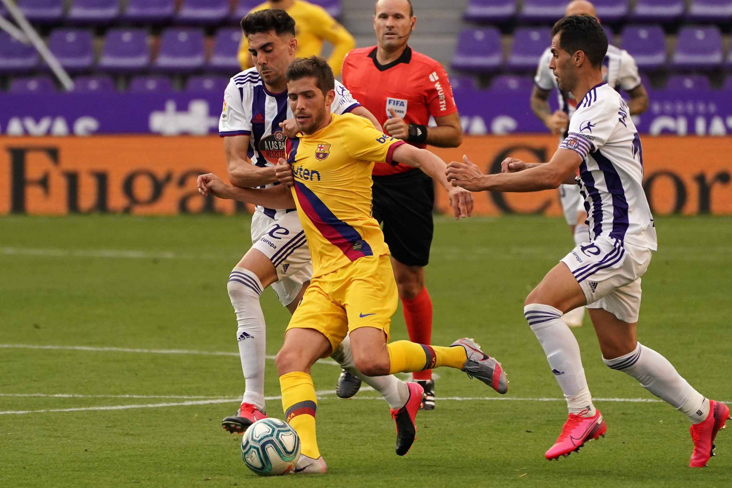Manchester City in pole position to land Sergi Roberto who is seen in the photo