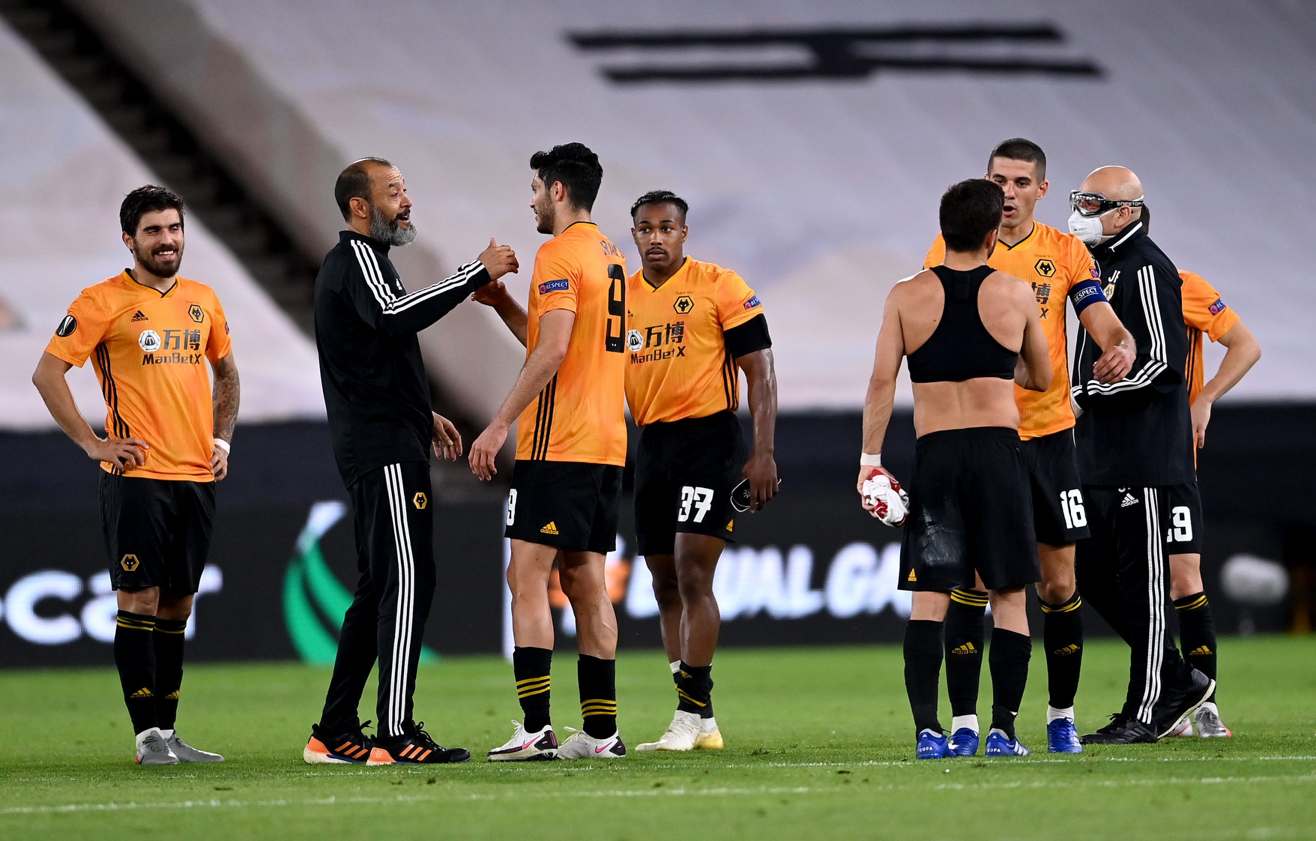 Three strikers Wolves should target in January (Wolves players and manager Nuno Espirito Santo is talking to his players in the photo)