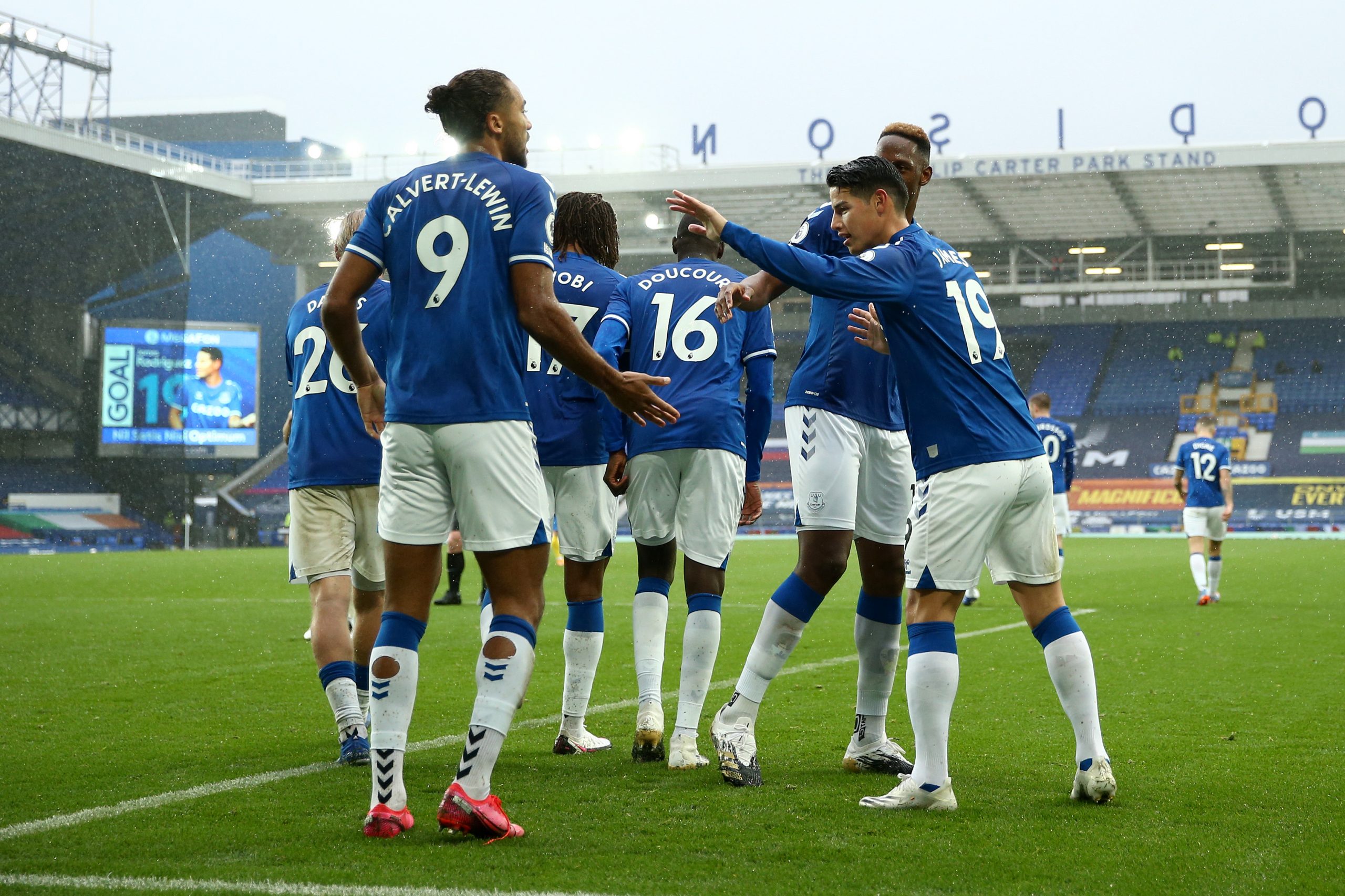 4-3-3 Everton Predicted Lineup Vs Leicester City (Everton players are celebrating in the photo)