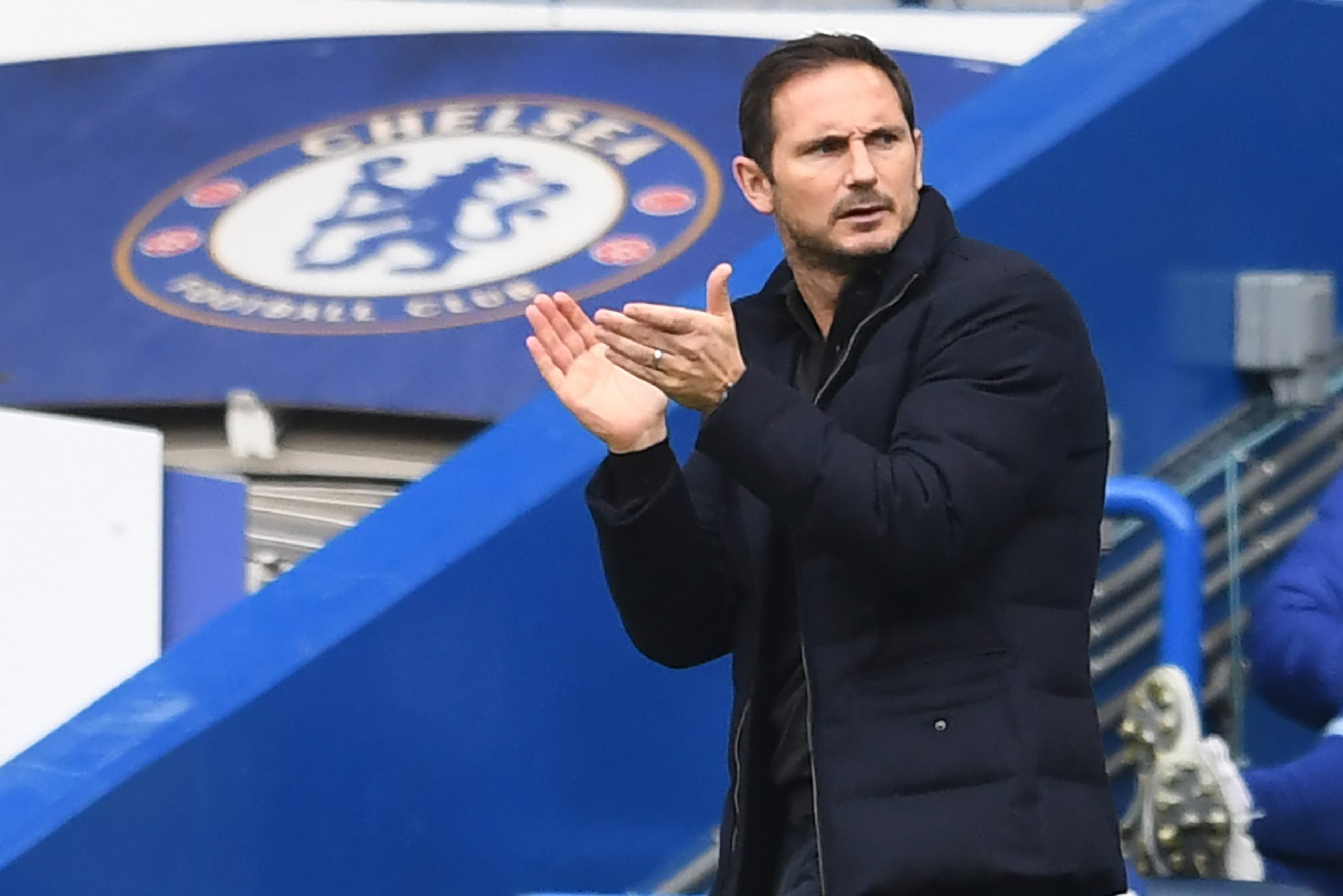 Chelsea's English head coach Frank Lampard gestures during the English Premier League football match between Chelsea and Crystal Palace at Stamford Bridge in London on October 3, 2020. (Photo by NEIL HALL / AFP)