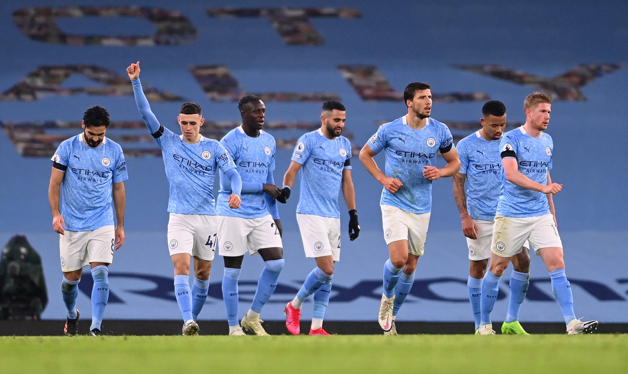 4-2-3-1 Manchester City Predicted Lineup Vs Southampton (Man City players are celebrating in the picture)