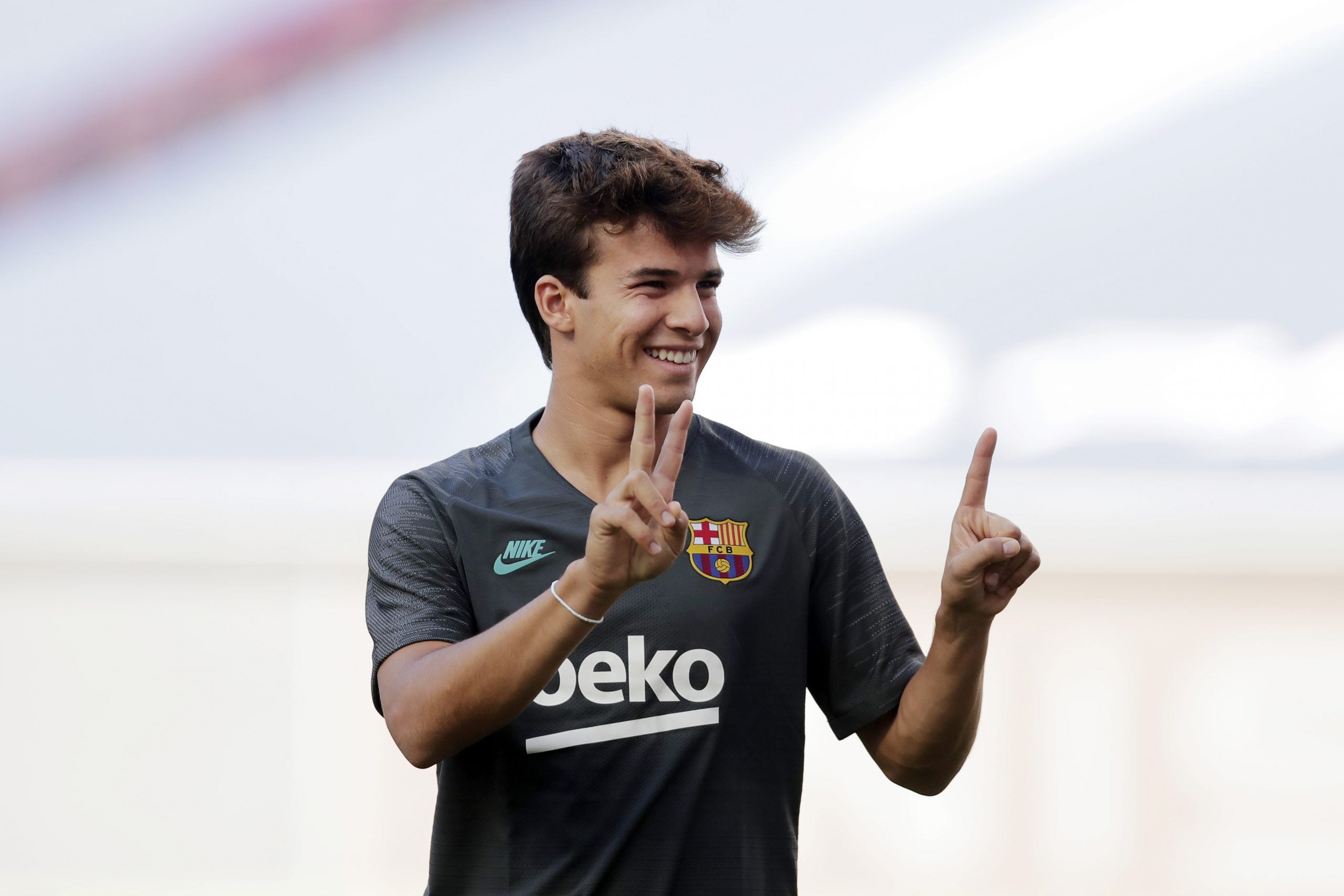 Barcelona prepared to extend Riqui Puig's contract (Puig is seen in the photo)