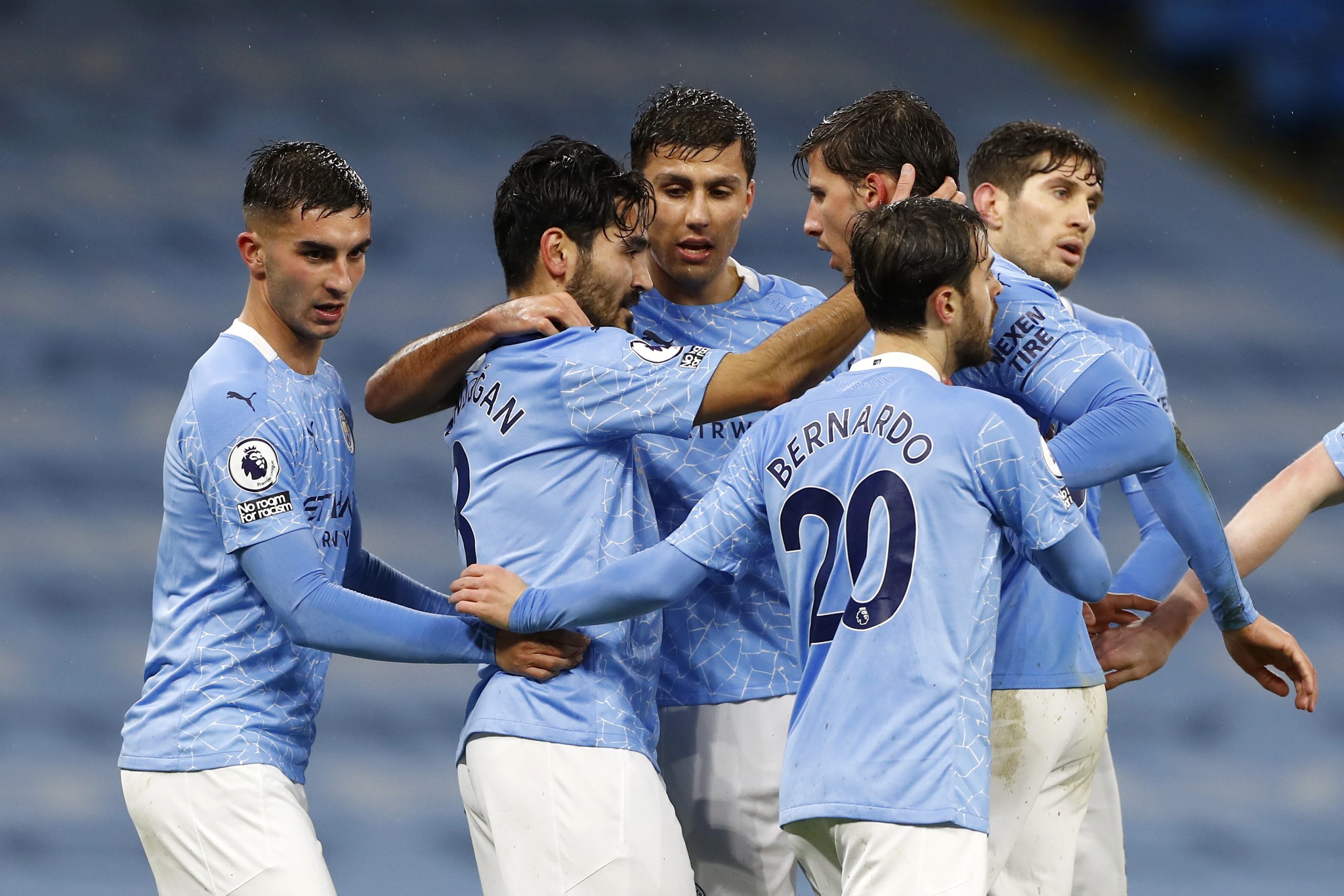 4-3-3 Manchester City Predicted Lineup Vs Everton (Man City players are celebrating in the photo)
